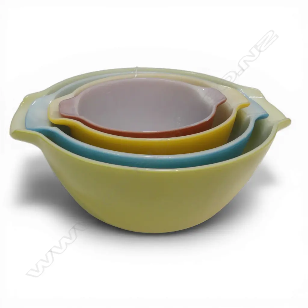 4 GRADUATING ANCHOR-HOCKING FIRE KING CASSEROLES 260mm dia Image 1++