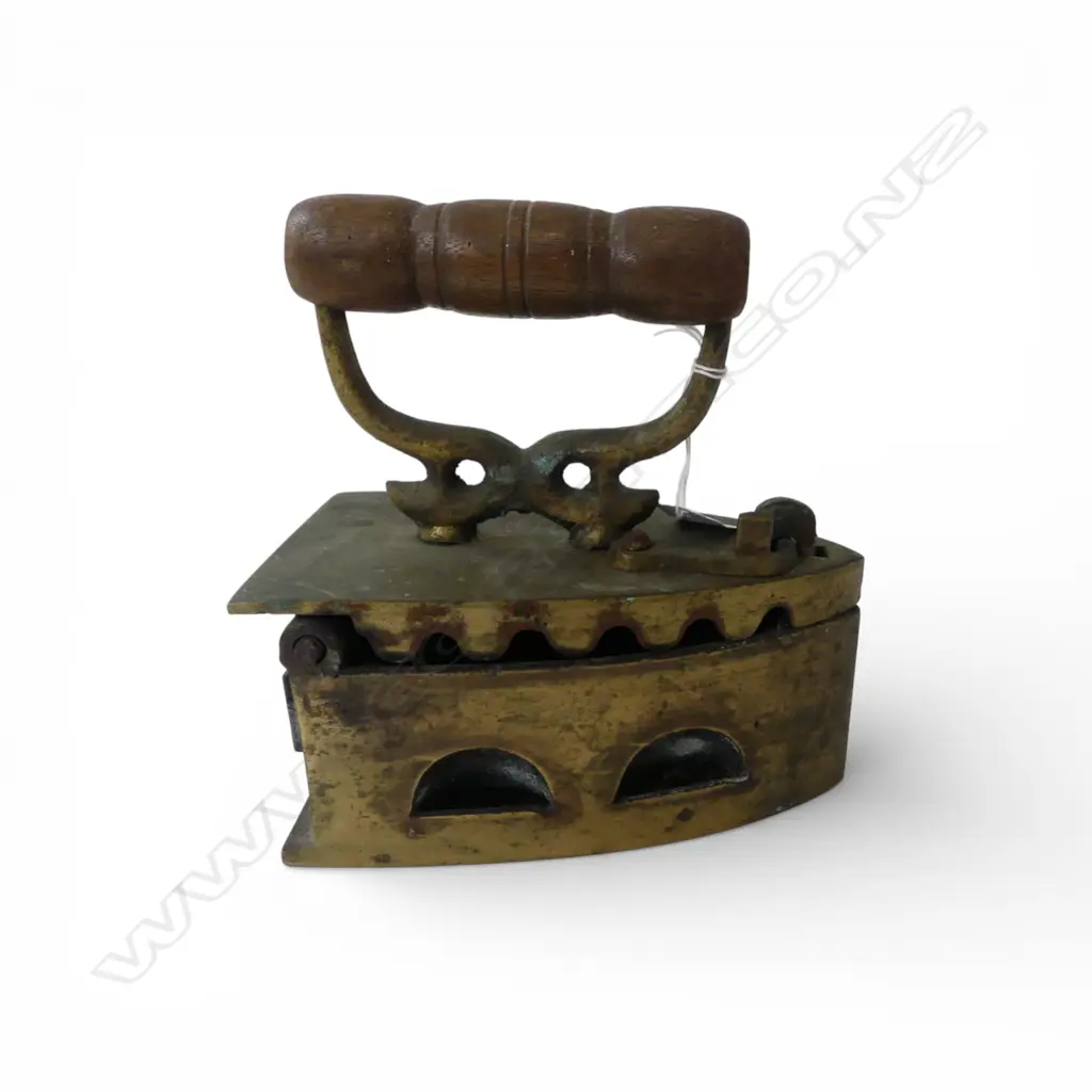 ANTIQUE BRASS CLOTHES IRON L190MM Image 1++