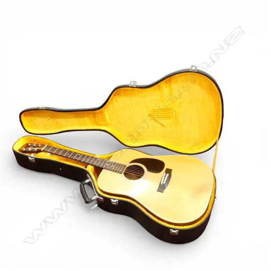 MORRIS W-18 ACOUSTIC GUITAR IN HARD CASE