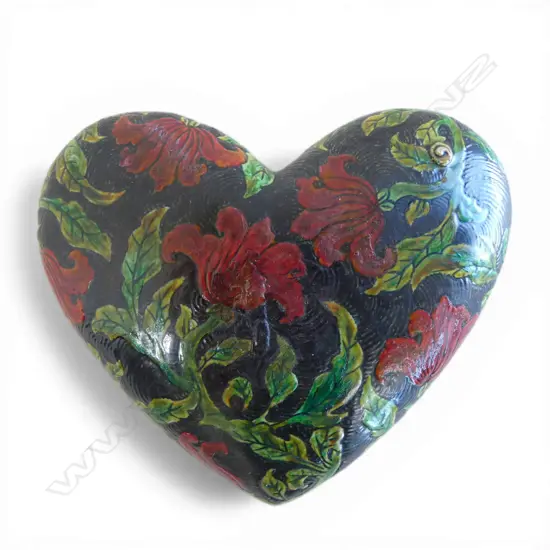 KEUM SUN LEE WALL HANGING HEART, 150 x 170mm