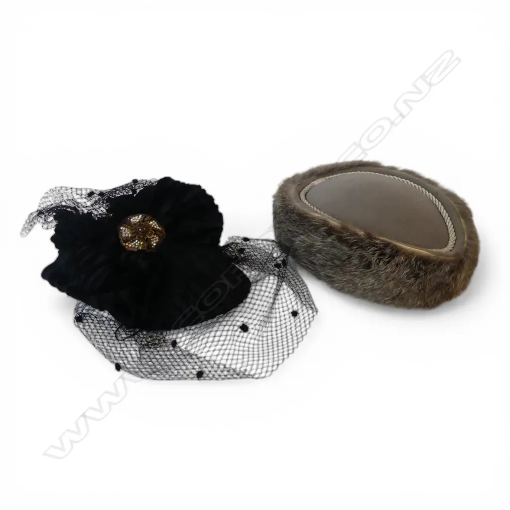 2 VINTAGE HATS  Image 1++