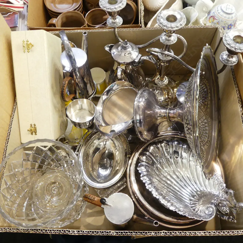 ASST. EP, CRYSTAL VASE Image 1++