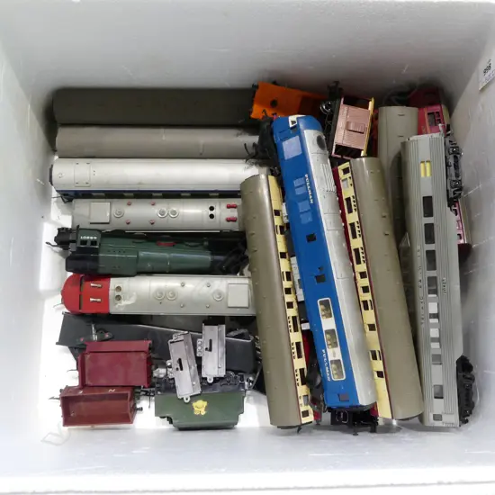 ASST. TRIANG ENGINES, CARRIAGES, PARTS, etc