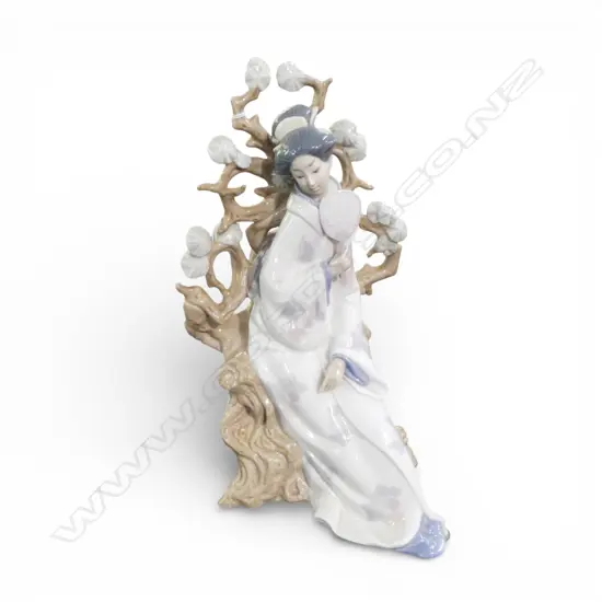 LLADRO JAPANESE WOMAN H.305mm Issued 1972 Retired 1993.