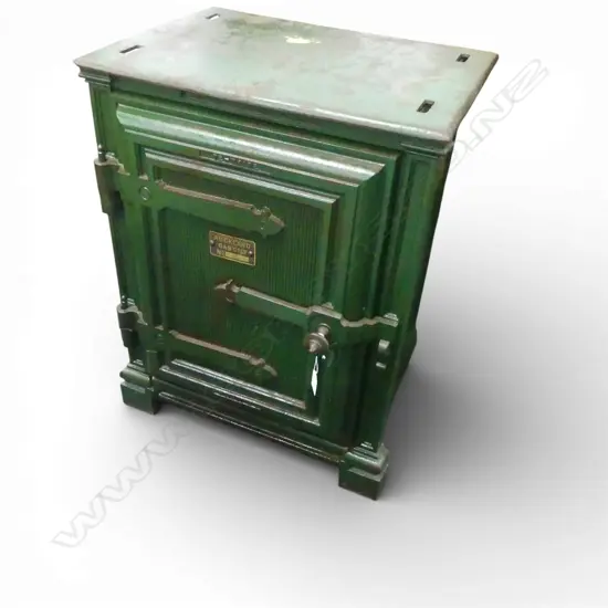 ANTIQUE SAFE; AUCKLAND GAS Co. Ltd. 500x370x635mm NO LOCK