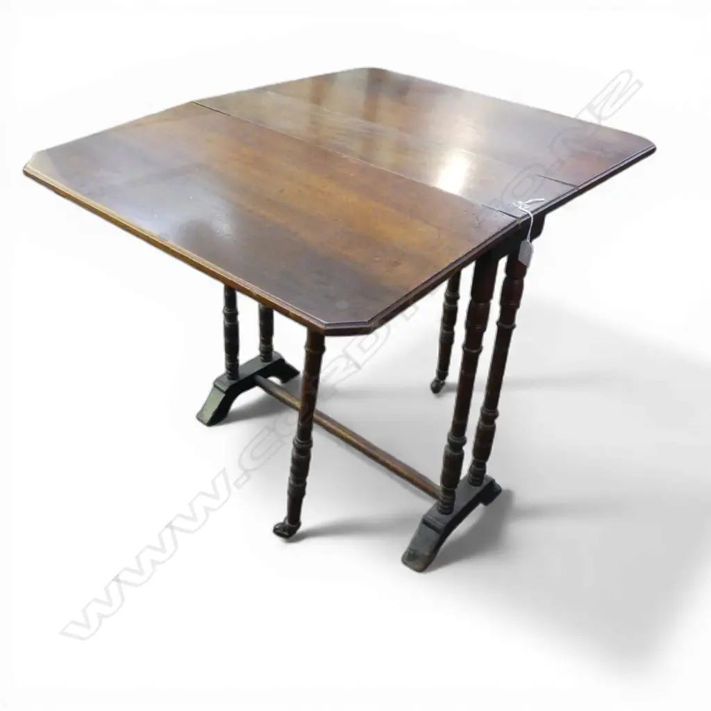 LATE VICTORIAN SMALL MAHOGANY GATE LEG TABLE w fine turned legs. 860 x 680 x 690mm. Image 1++