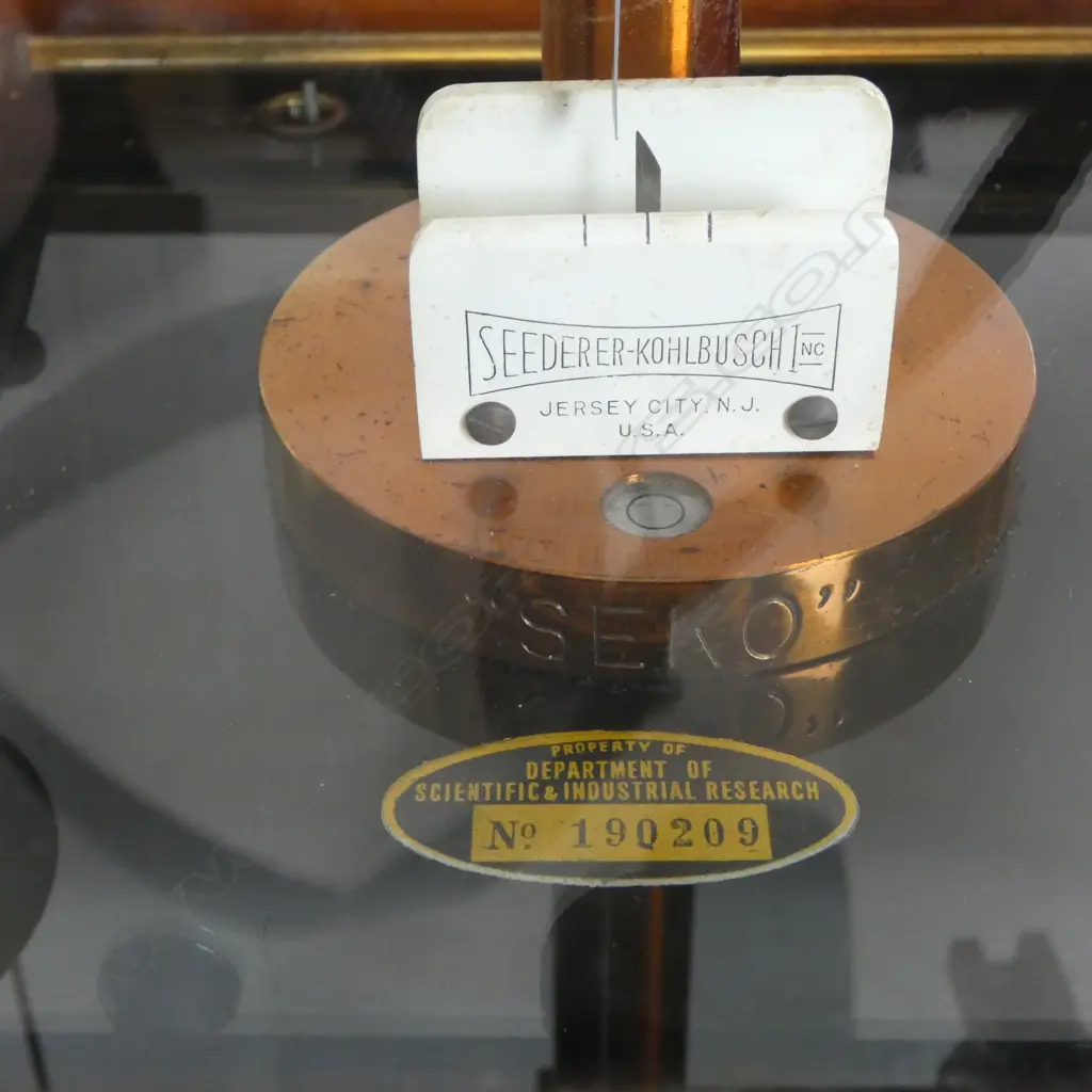 CASED BALANCE SCALES; SEEDERER-KOHLBUSCH USA IN MAHOGANY DISPLAY CASE BY SARGENT 430x250x470mm + BOX OF WEIGHTS Image 1++