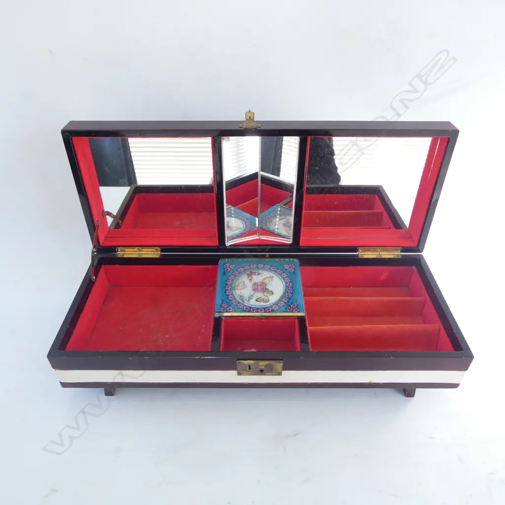 VINTAGE JAPANESE MUSICAL JEWELLERY BOX W.455mm Image 1++
