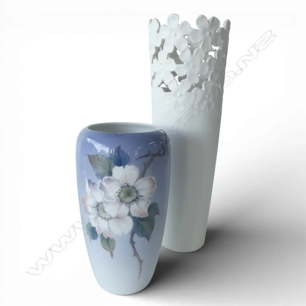 2 VASES; WHITE FLOWERS H.380mm, ROYAL COPENHAGEN H.225mm Image 1++