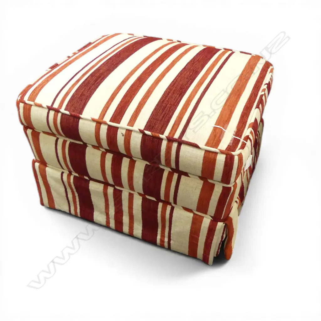UPHOLSTERED OTTOMAN ON CASTORS (1 AF) Image 1++