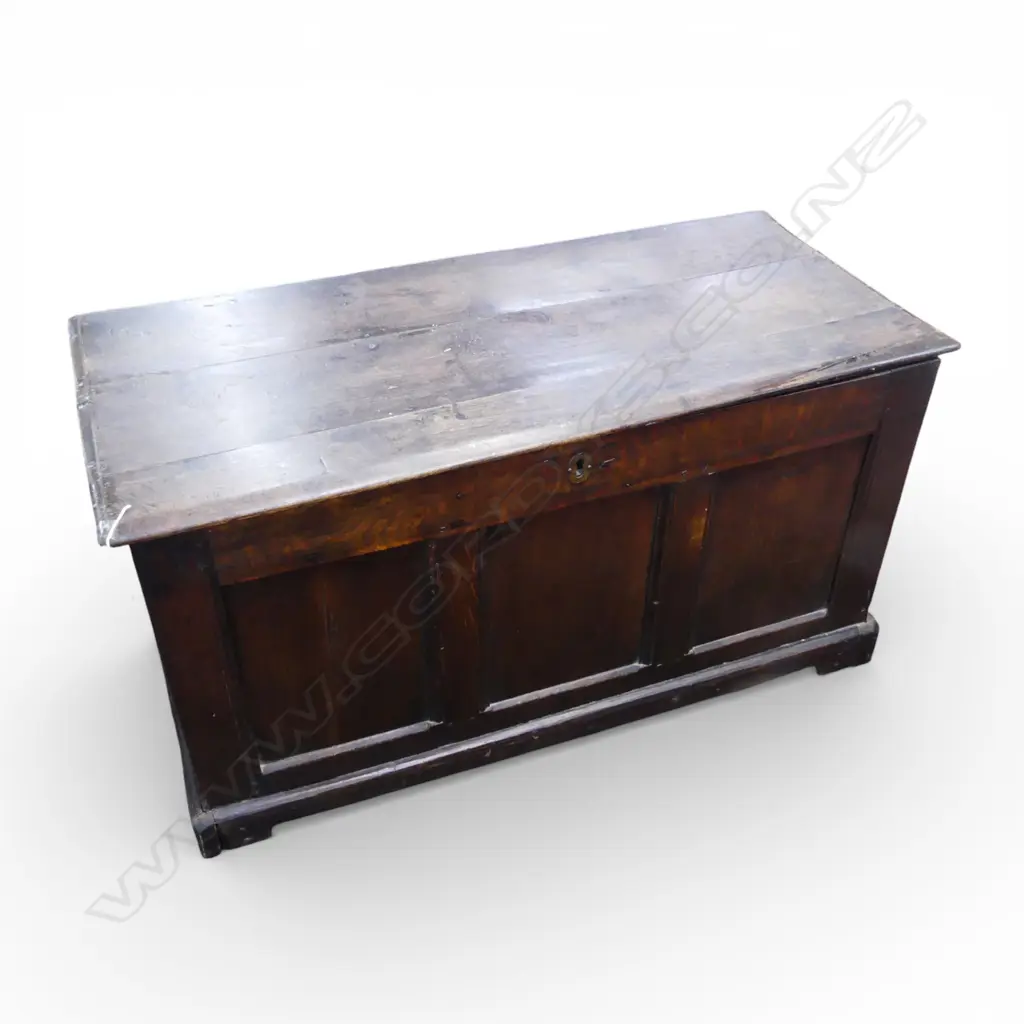 ANTIQUE OAK COFFER 1185x550x600mm Image 1++