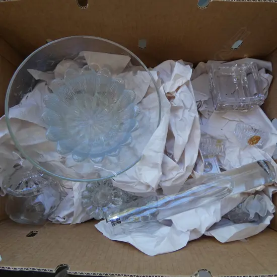 ASSORTED CUT CRYSTAL OBJECTS INCL CANDLE HOLDERS, JUG, VASE, DISH, PERFUME BOTTLE ETC (13 TOTAL)