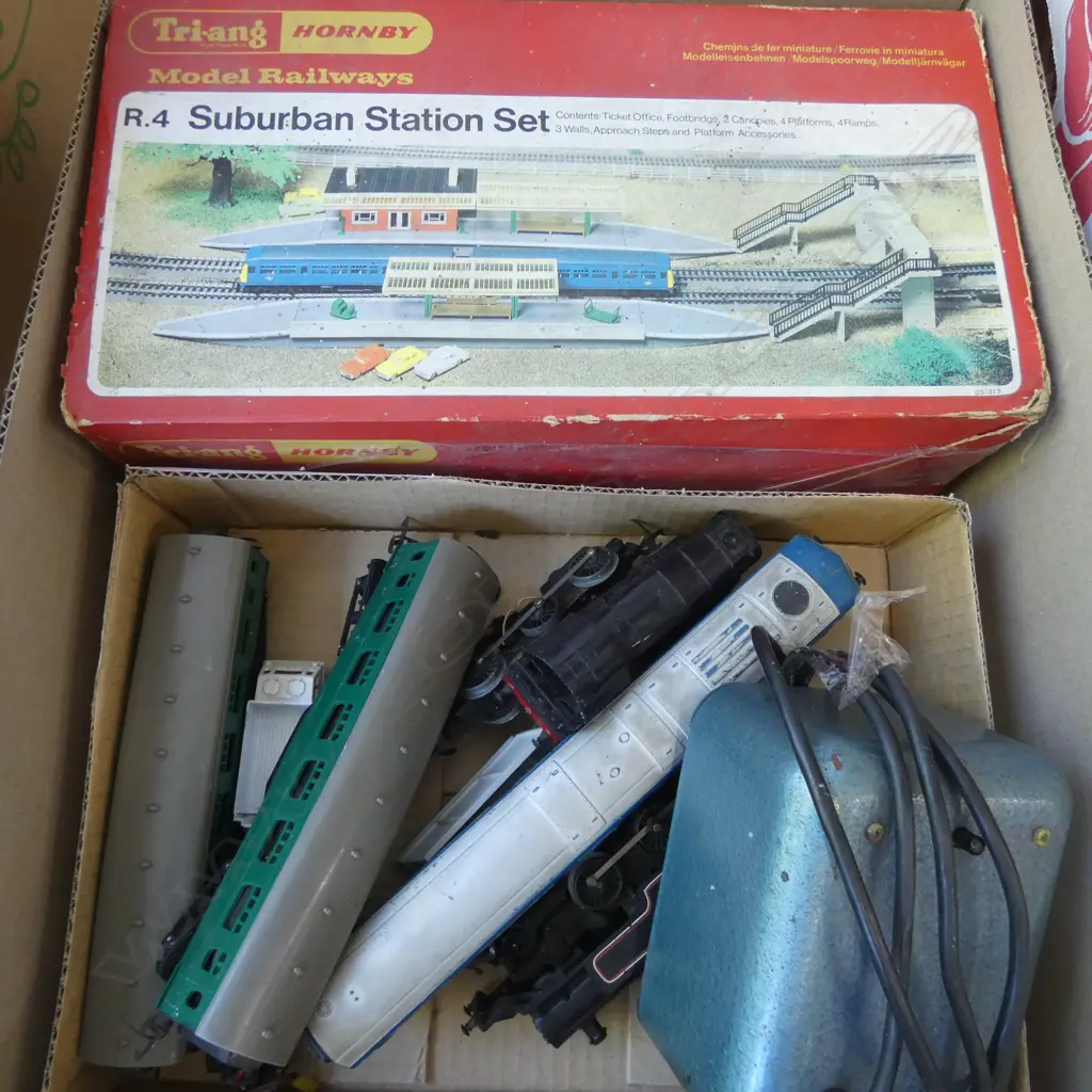 TRIANG HORNBY BOXED STATION  TRANSFORMER  ENGINE & CARRAGE PARTS Image 1++