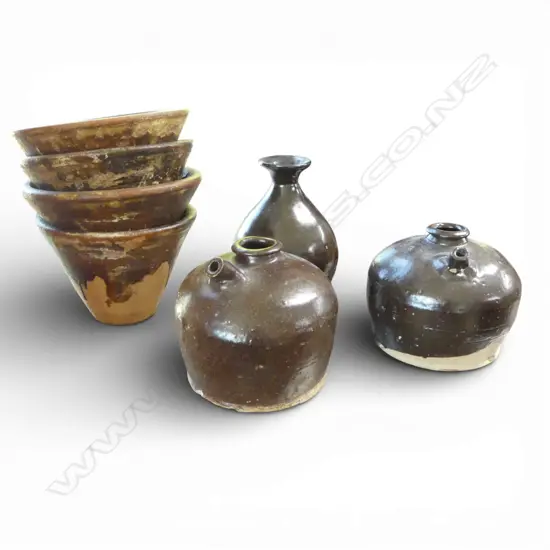 7 PCES BROWN GLAZED POTTERY; 4 BOWLS, 2 JUGS, VASE H.165mm