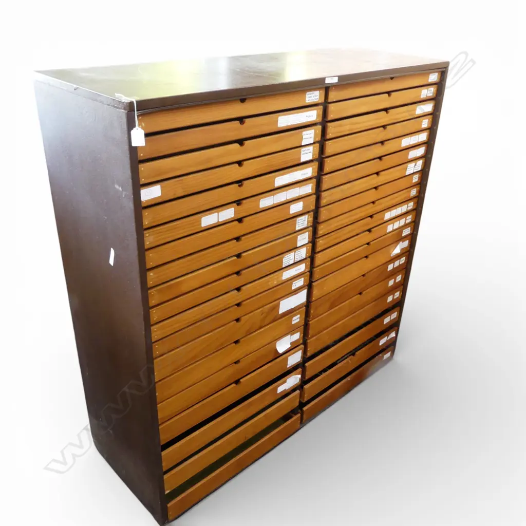 COLLECTORS CABINET 1220x440x1260mm Image 1++