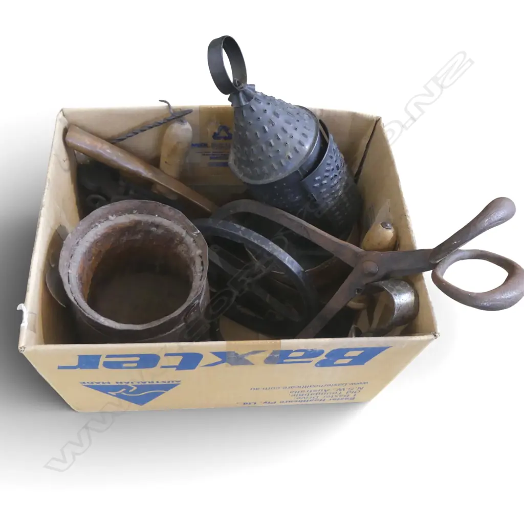 COLLECTION OF ANTIQUE KITCHEN UTENSILS & KITCHENALIA Image 1++