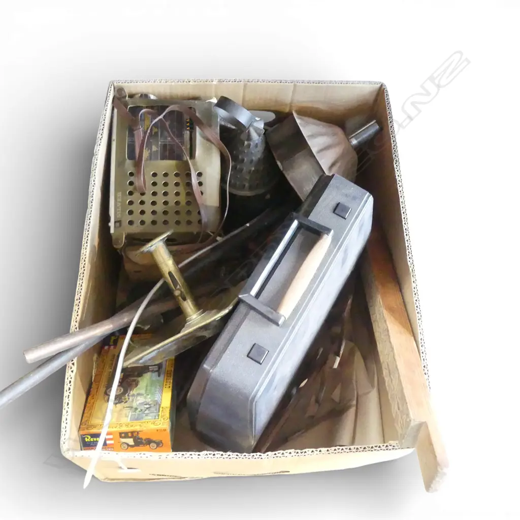 BOX LOT TYPEWRITER TRANSISTOR RADIO METAL ITEMS ETC Image 1++