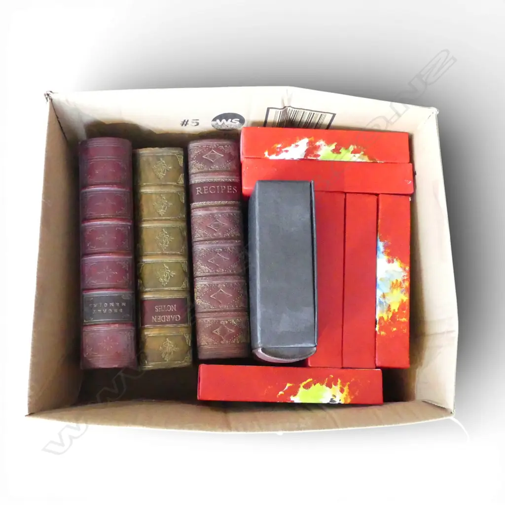 4 FAUX STORAGE BOOKS, 6 THOMAS THE TANK ENGINE ARTWORKS Image 1++