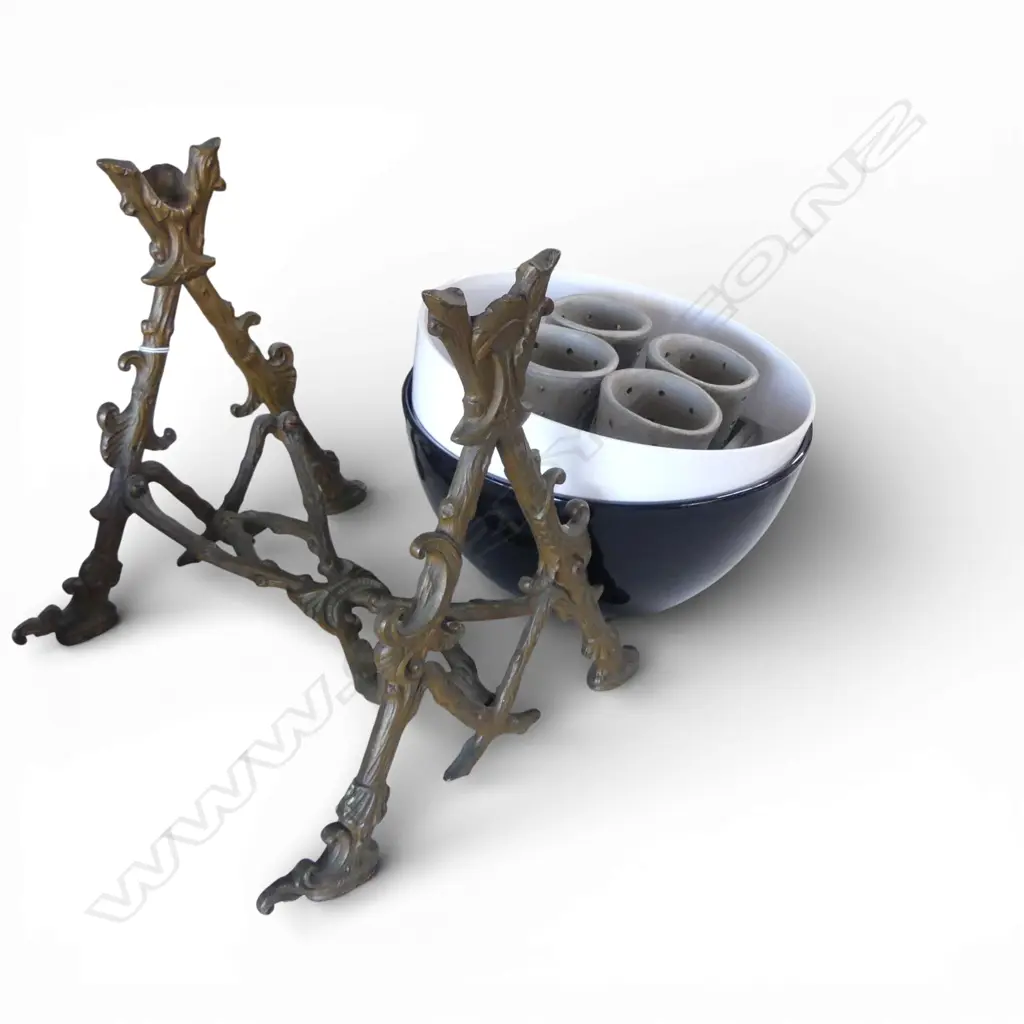 2 BOWLS, METAL X STAND H.300mm, 4 CHEESE MOULDS & TRAY Image 1++