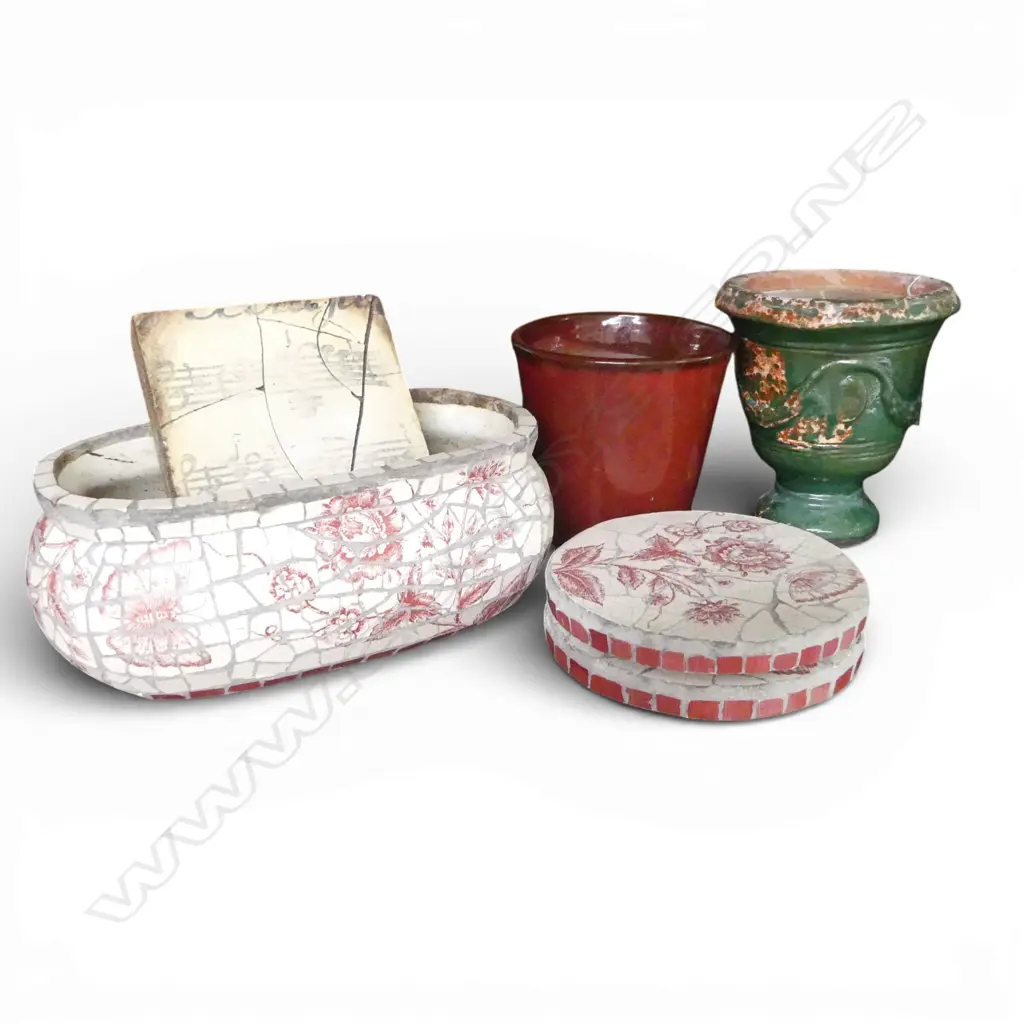 6 PCES; SID DICKENS TILE, CANDLE, 2 GARDEN POTS, 2 TILES 185mm dia Image 1++