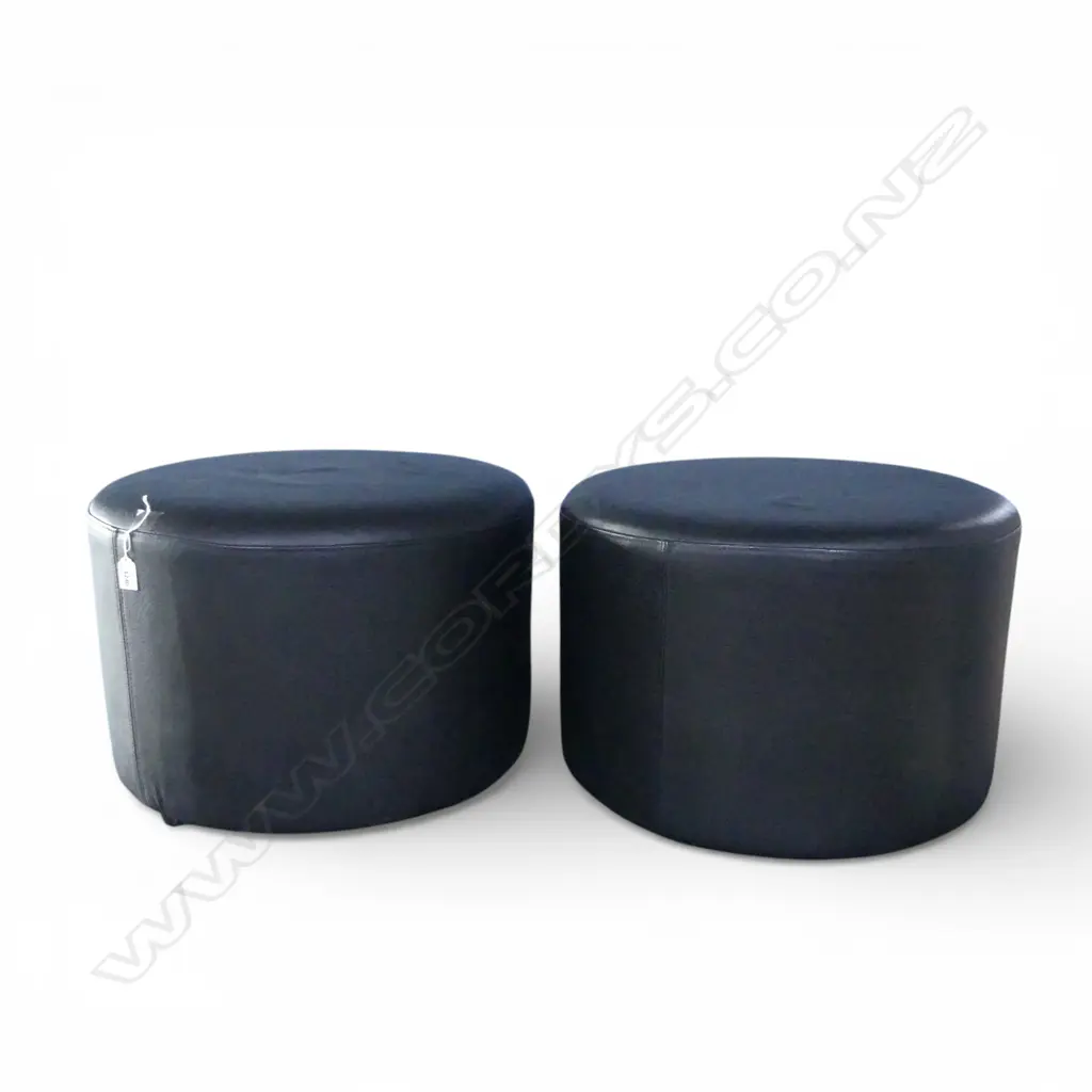 PR BLACK VINYL FOOT RESTS / POUFS H.370mm, 530mm dia Image 1++