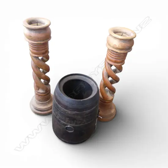 WOODEN BARREL H.315mm + PR BARLEY TWIST CANDLESTICKS H.530mm
