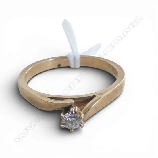 9ct GOLD & DIAMOND RING 2.28gms SIZE O