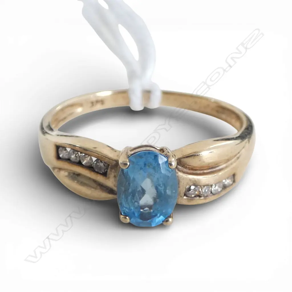 9ct GOLD, BLUE TOPAZ STONE & DIAMOND RING 2.30gms SIZE Q Image 1++