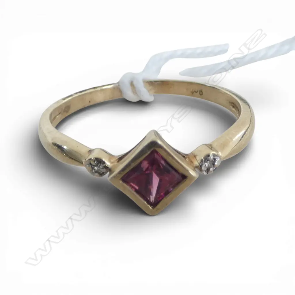 9ct GOLD & PINK TOURMALINE? & TINY DIAMONDS RING, 1.88gms SIZE P Image 1++