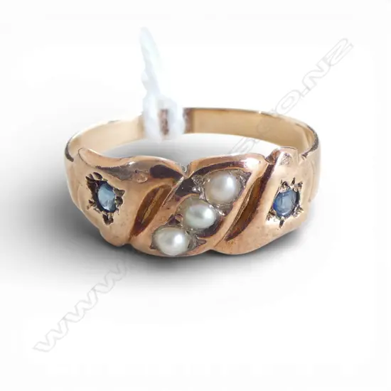 9ct SAPPHIRE & SEED PEARL SIGNET RING, 1.31gm SIZE K