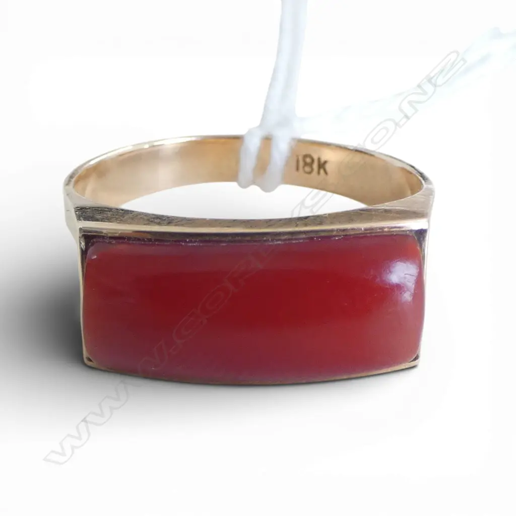 18ct GOLD & RED CORAL DRESS RING, 4.24gm SIZE P1/2 Image 1++