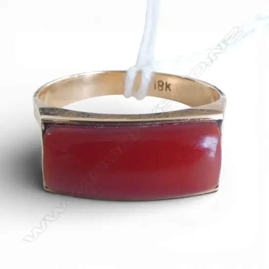18ct GOLD & RED CORAL DRESS RING, 4.24gm SIZE P1/2