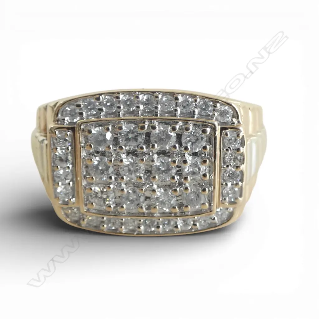 10ct GOLD & 38 DIAMOND GENTS 'Rolex' RING Rolex type shoulders size S. 8.9gms Image 1++