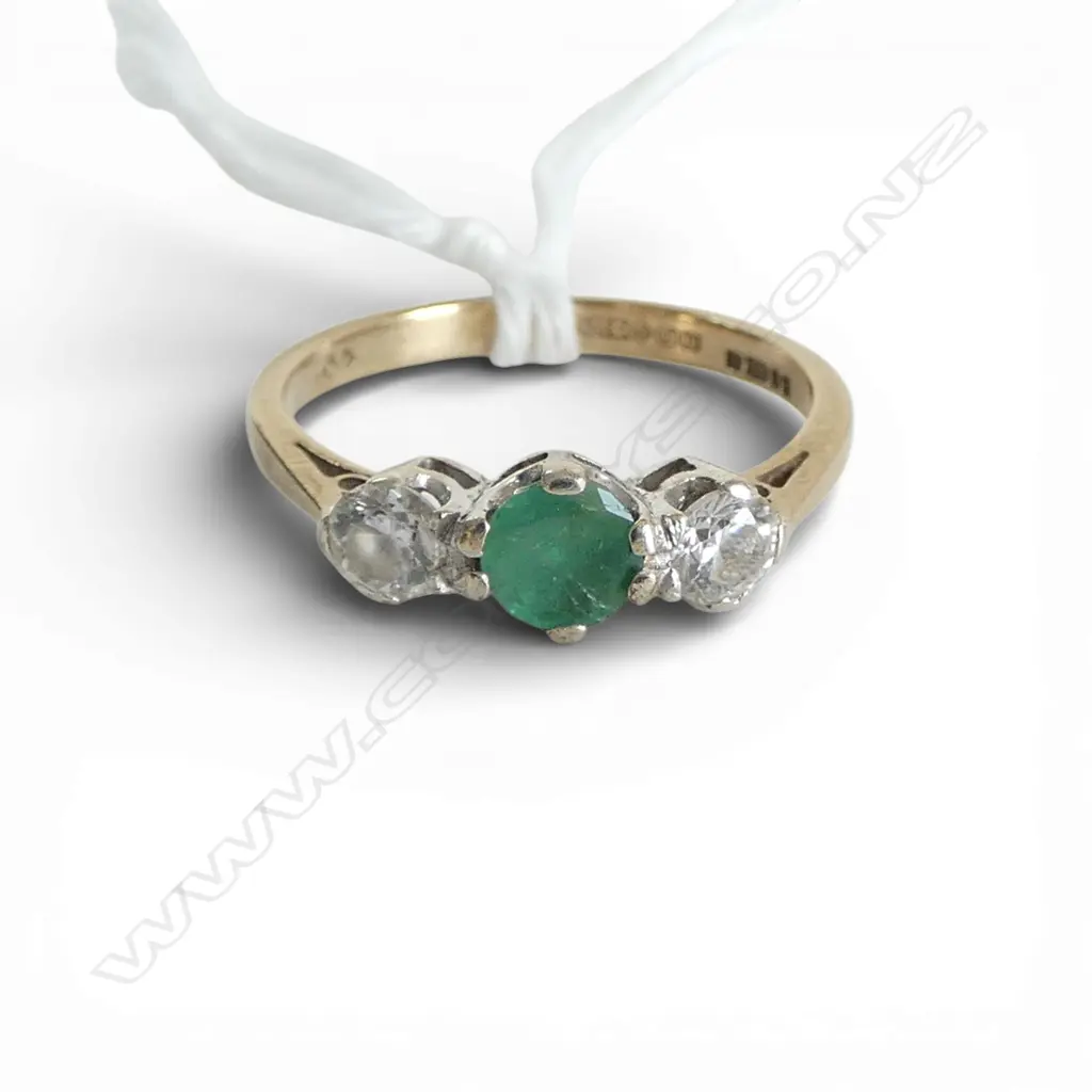 9ct GOLD EMERALD & 2 CZ RING 1.95gms (claws are very worn) size M Image 1++