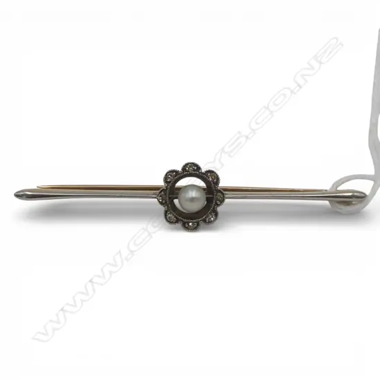 9CT GOLD PEARL AND DIAMOND BAR BROOCH 3.61gms