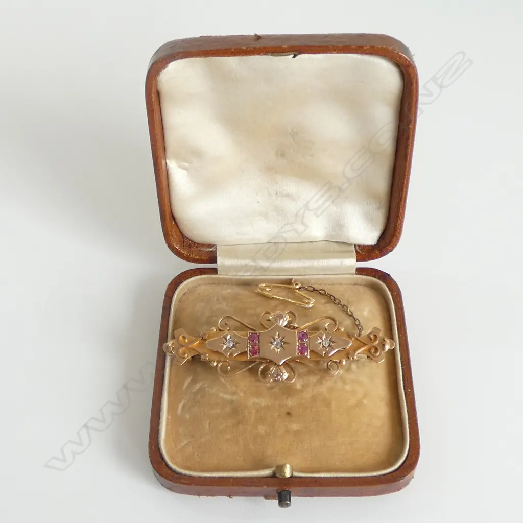 c1900 9ct GOLD RUBY & DIAMOND BAR BROOCH 4.3gms Image 1++