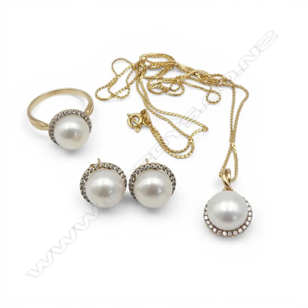 9CT GOLD CULTURED PEARL AND DIAMOND RING/EARRINGS/PENDANT ON 18CT GOLD CHAIN 15.08gms Image 1++