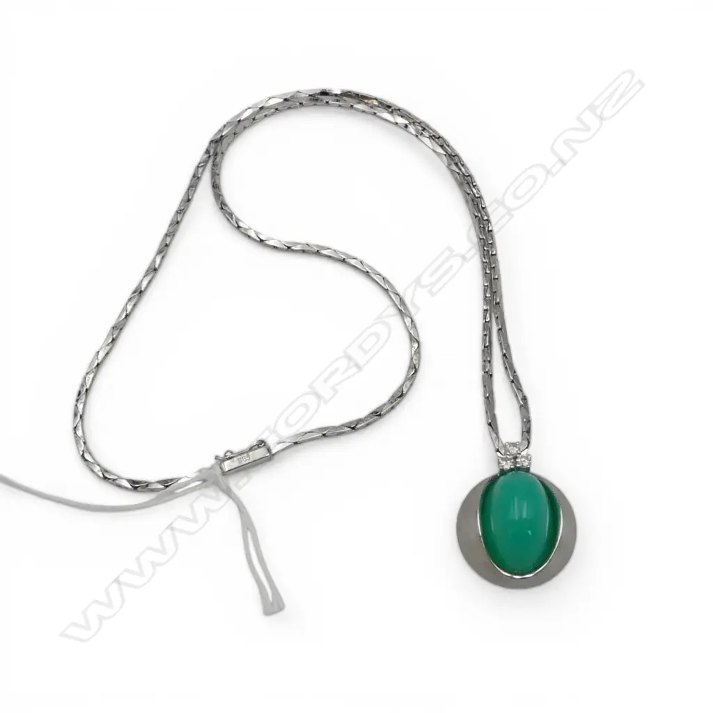 14CT WHITE GOLD DIAMOND AND CHRYSOPRASE PENDANT AND CHAIN 16.51GMS  45CM Image 1++