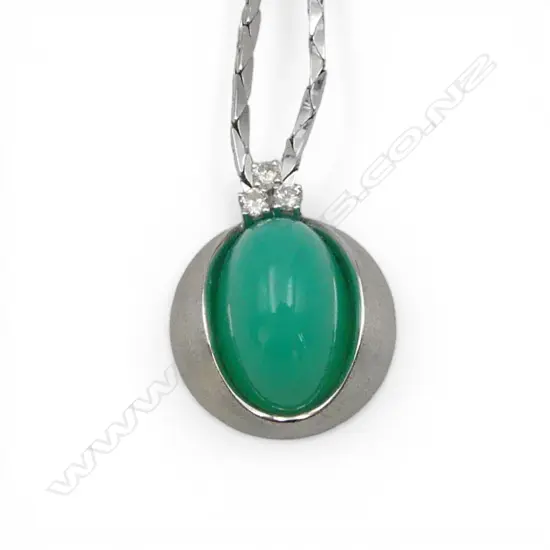 14CT WHITE GOLD DIAMOND AND CHRYSOPRASE PENDANT AND CHAIN 16.51GMS  45CM