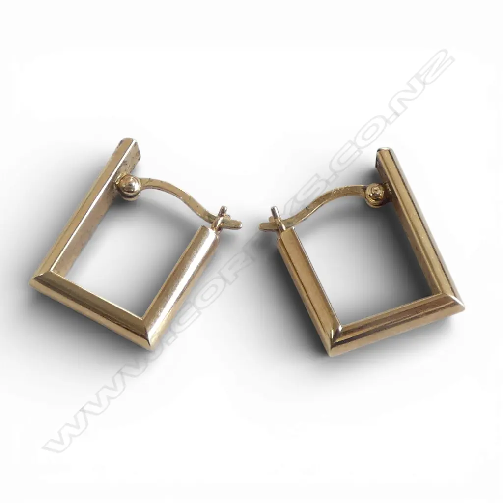 PR 9ct SQUARE HOOP EARRINGS, 1.78gm  Image 1++