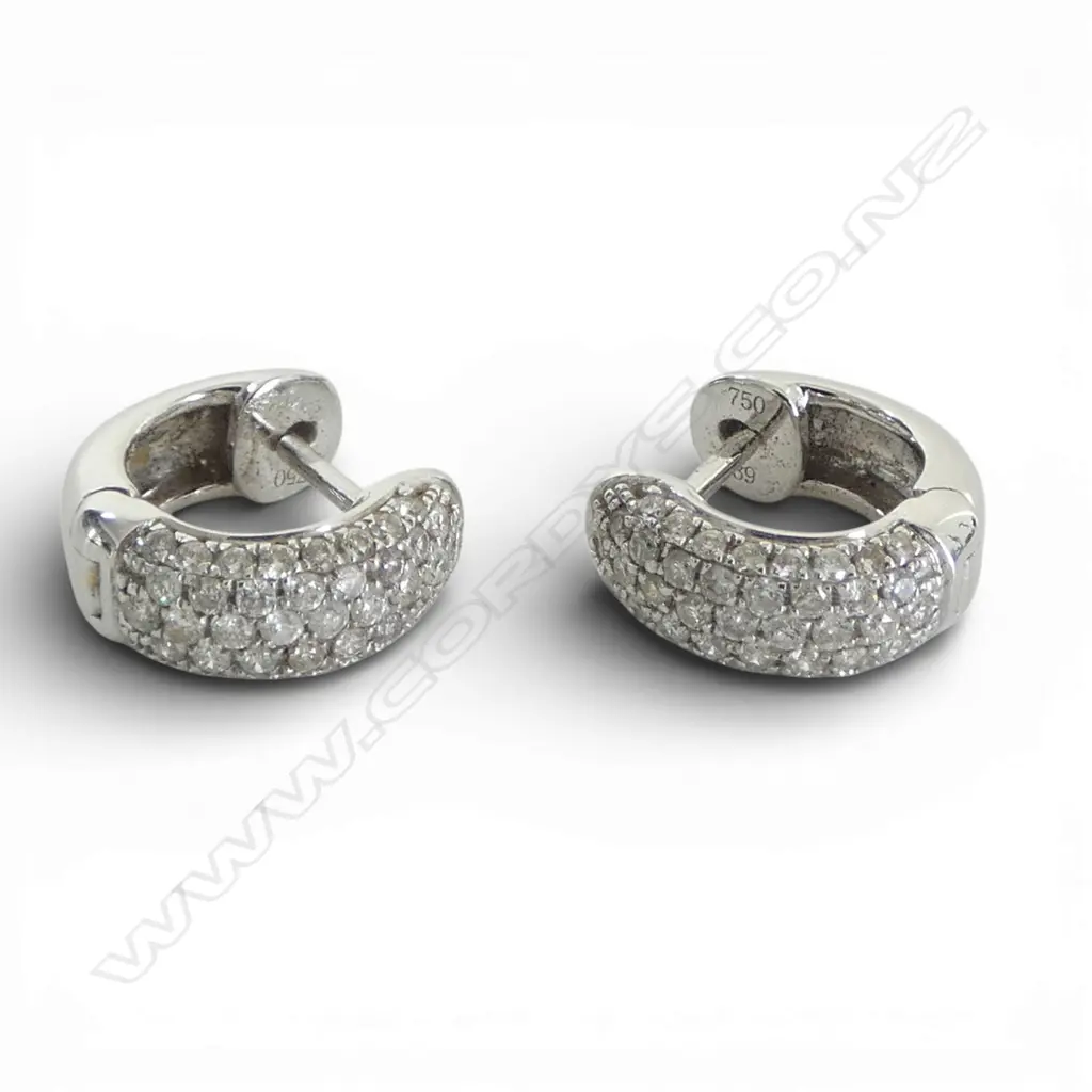 18ct WHT GOLD & DIAMOND HUGGIES 2.44gms Image 1++