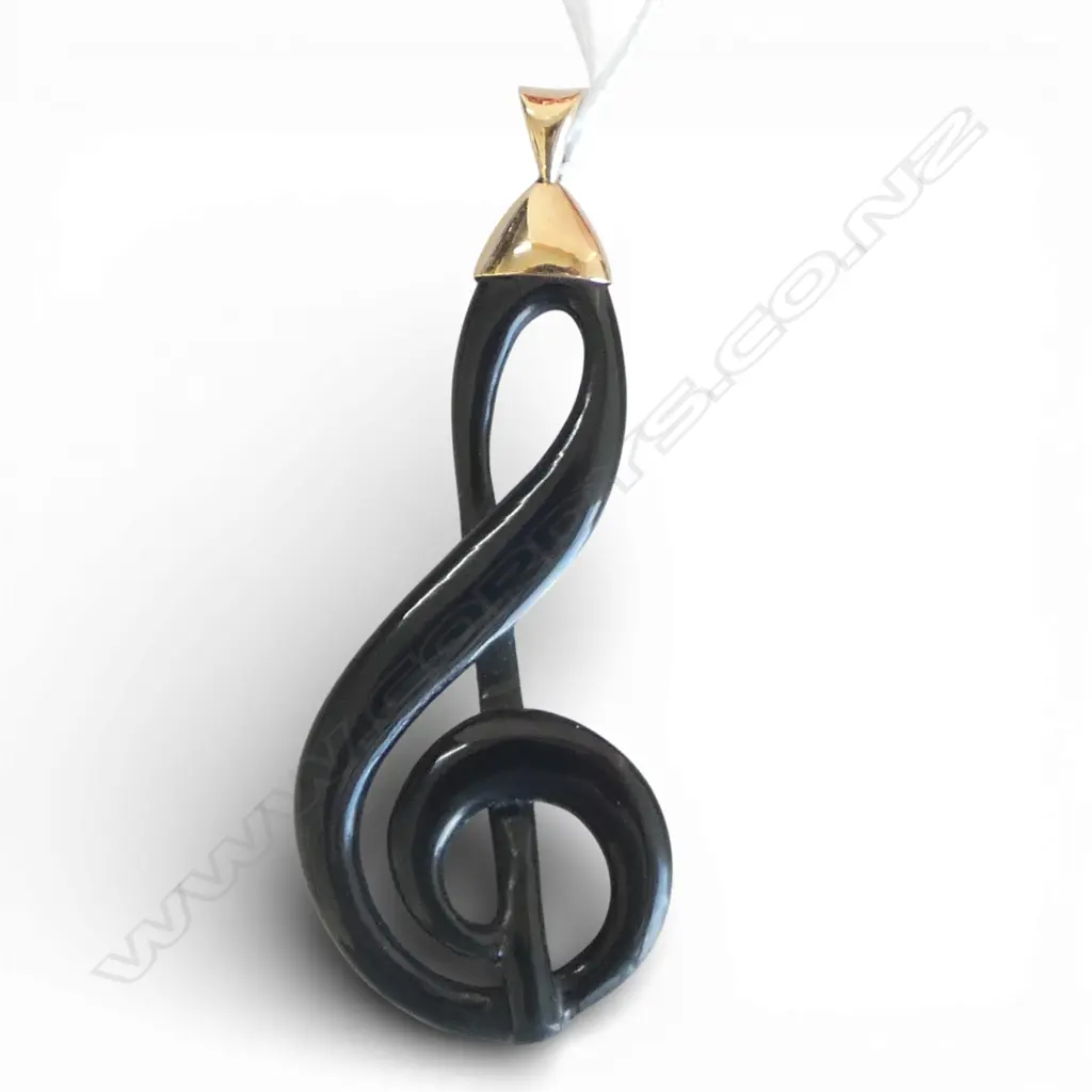 9CT TREBLE CLEF DARK POUNAMU PENDANT L.75mm Image 1++