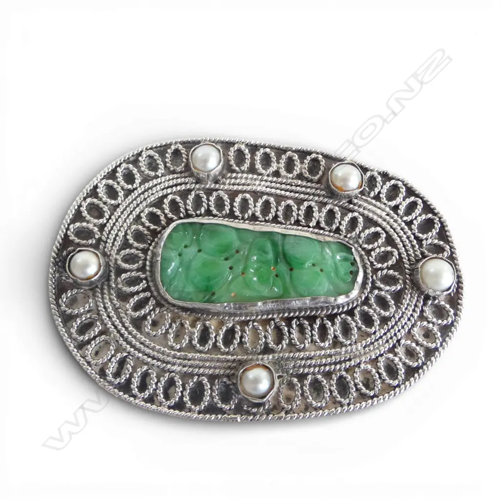SILVER? FILIGREE BROOCH WITH CARVED JADE INSET AND 5 SURROUNDING PEARLS  W.73mm  Image 1++