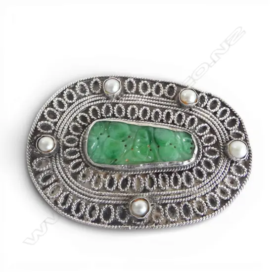 SILVER? FILIGREE BROOCH WITH CARVED JADE INSET AND 5 SURROUNDING PEARLS  W.73mm 