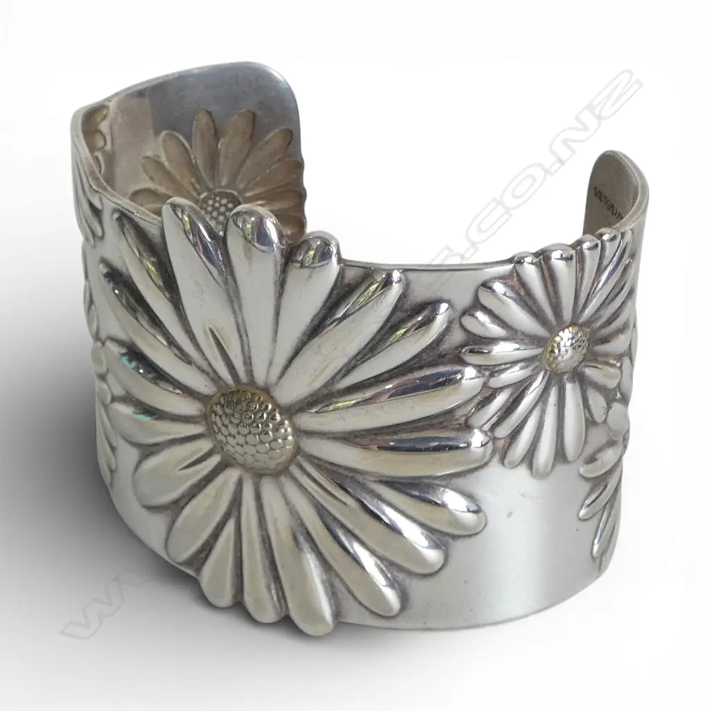 TIFFANY & CO. SILVER DAISY CUFF BRACELET, 75.09gm 2003 Image 1++