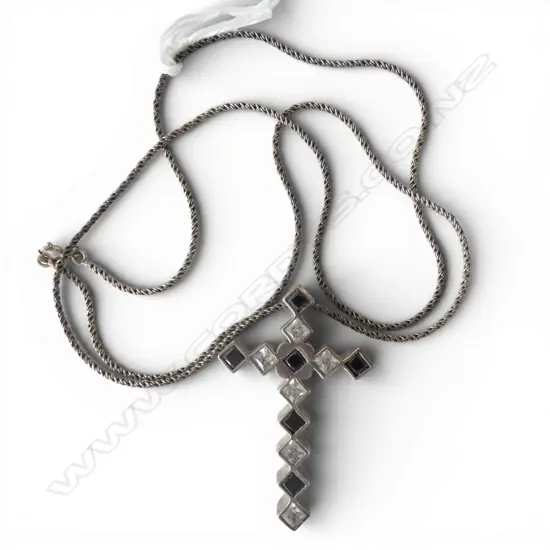 S/SILVER & GEMSTONE CROSS ON S/SILVER CHAIN TOTAL WEIGHT 23GMS