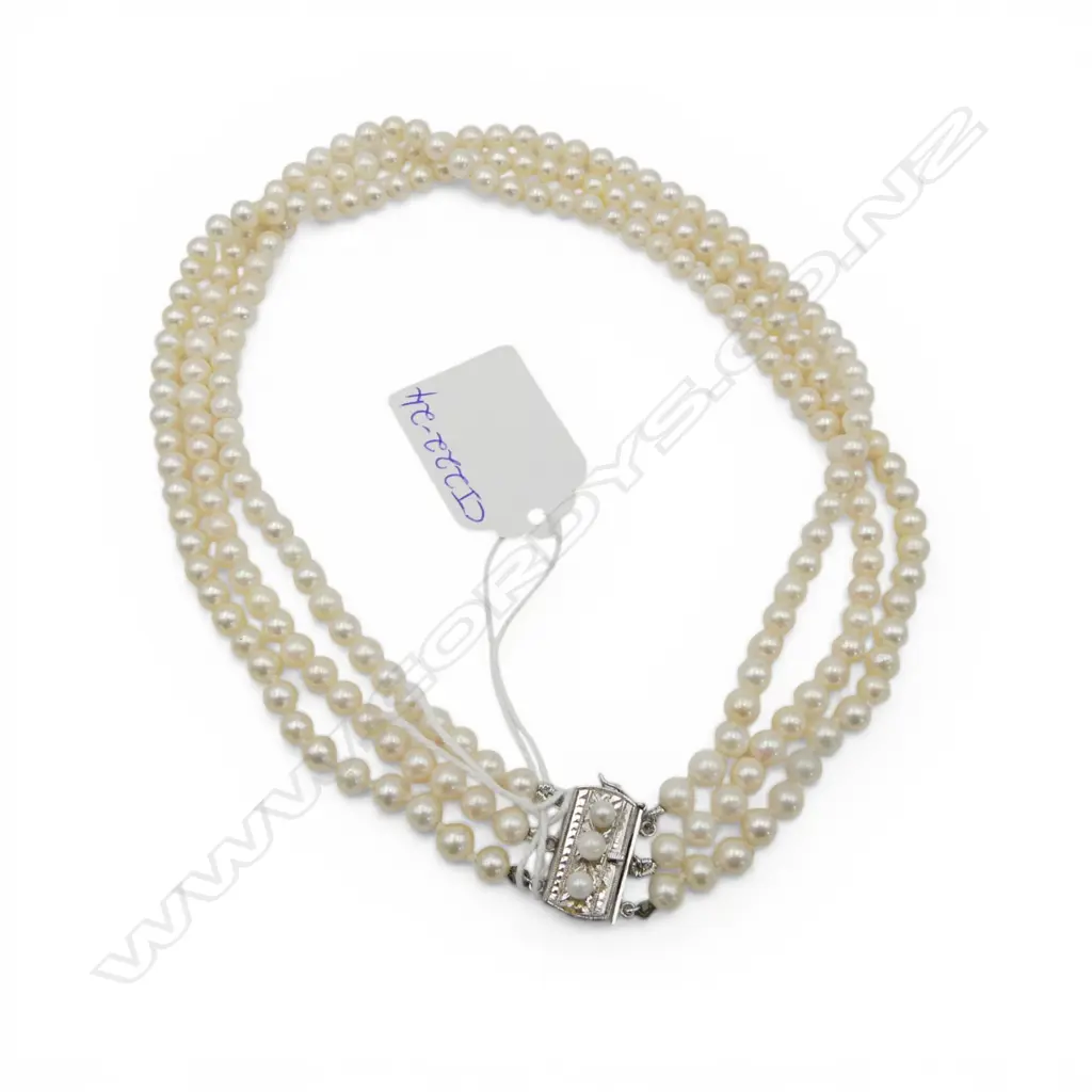 THREE STRAND CULTURED PEARL CHOKER SILVER CLASP Image 1++