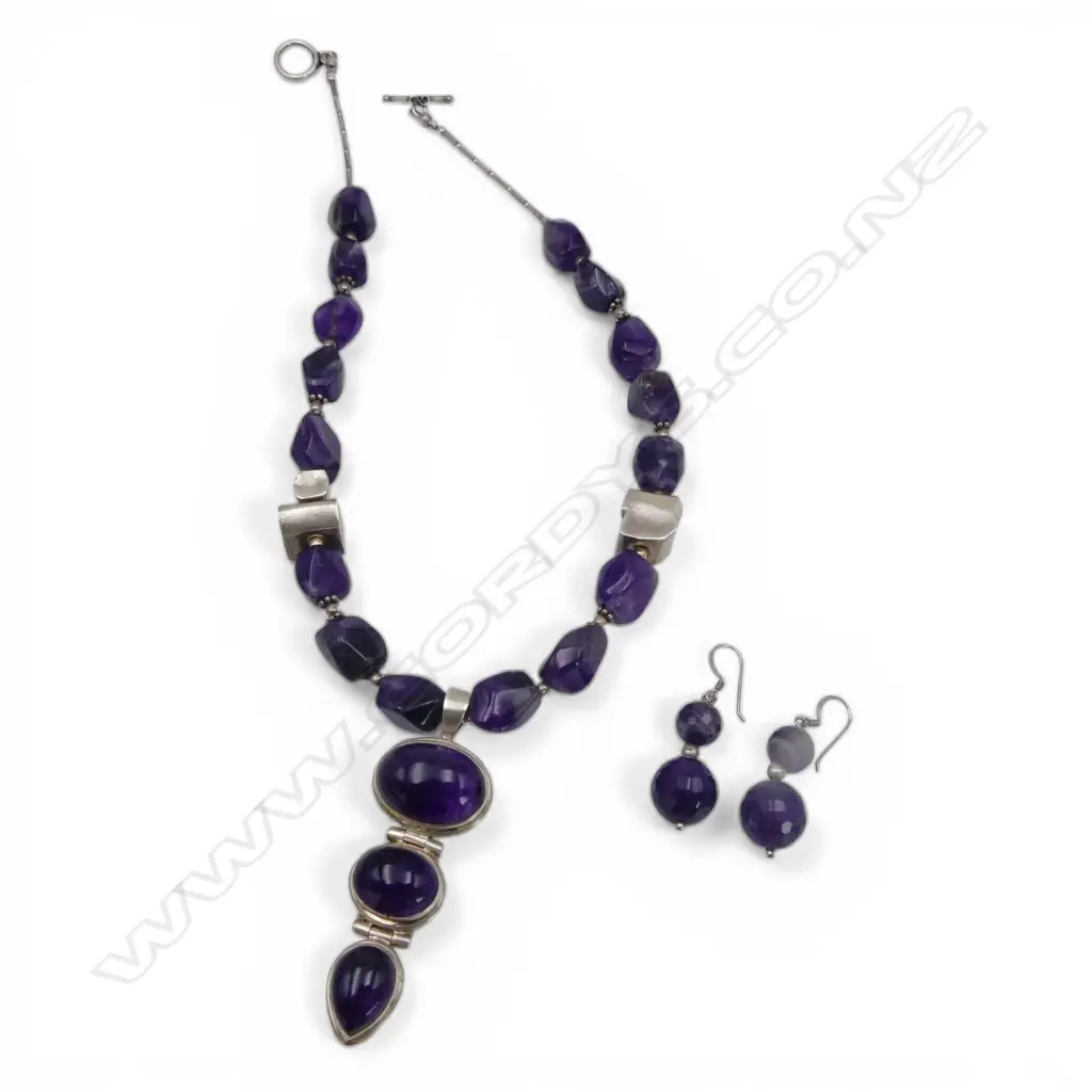 SUBSTANTIAL AMETHYST AND SILVER NECKLACE AND EARRINGS Image 1++