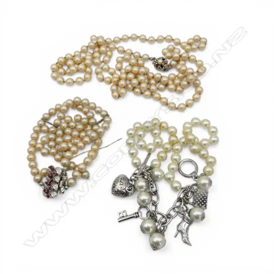 ASSTD COSTUME PEARL NECKLACES (1 BROKEN)