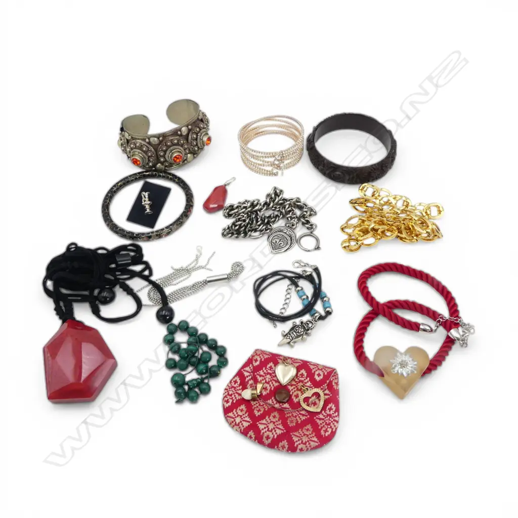 ASSTD COSTUME BRACELETS AND NECKLACES Image 1++